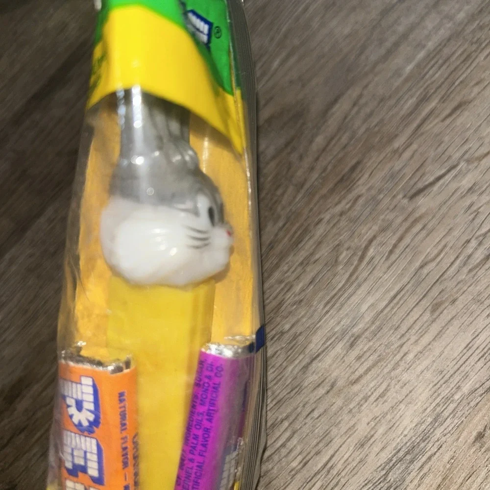 Pez Singles- Looney Tunes- Bugs Bunny B, Mint‎ in Bag